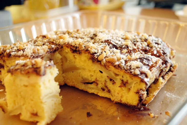 Вкус изменится до неузнаваемости: добавьте в тесто для шарлотки этот фрукт – достойная замена яблокам