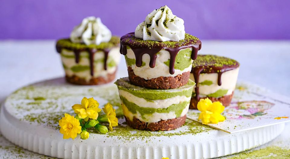 Чизкейк «Зебра» с матчей – эстетический и вкусный шедевр