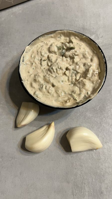 Соус сметана и петрушка