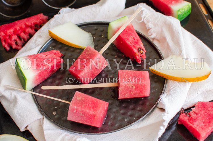 Освежающий фруктовый лед с арбузом и дыней – идеальный десерт этого лета