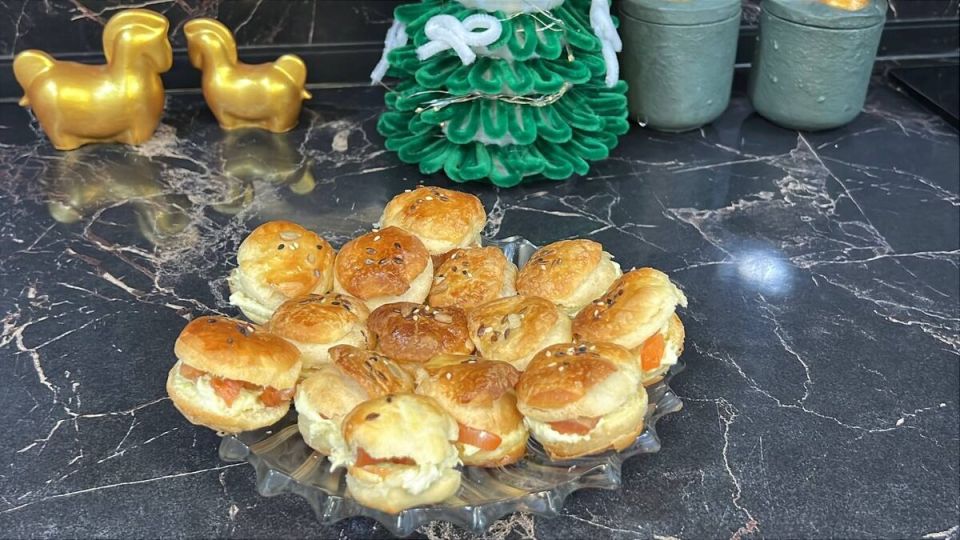 Неотразимая закуска из слоеного теста с красной рыбой