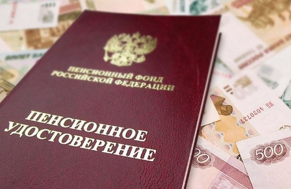 Новый год и деньги: как изменятся пенсии и пособия с 1 января 2026 года
