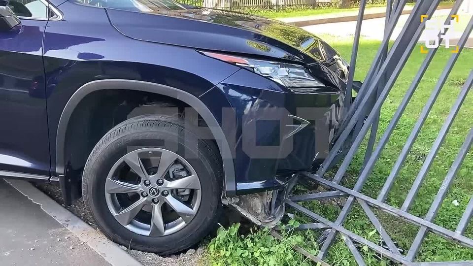 -       Lexus  