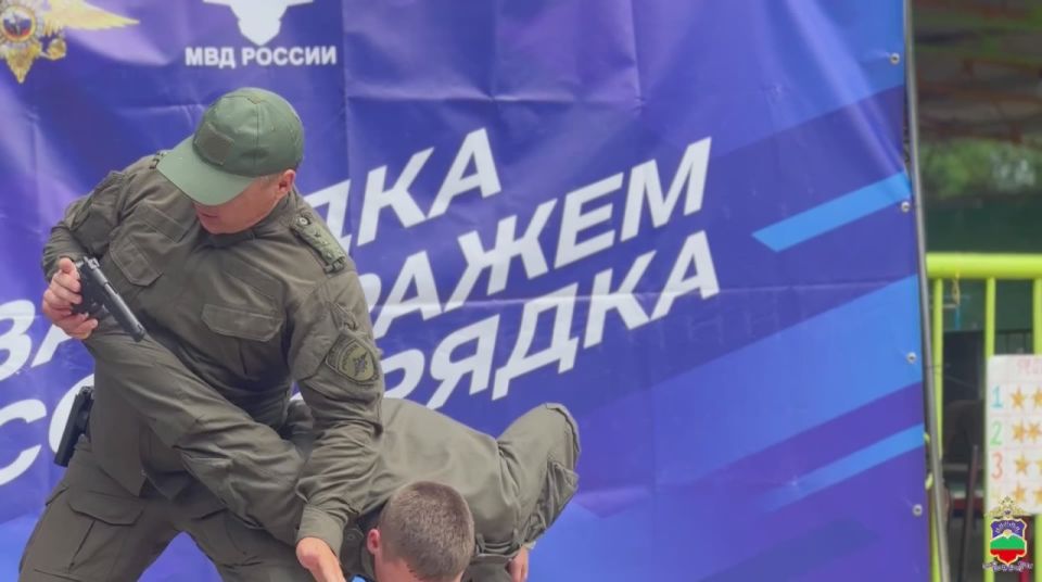                   Р      