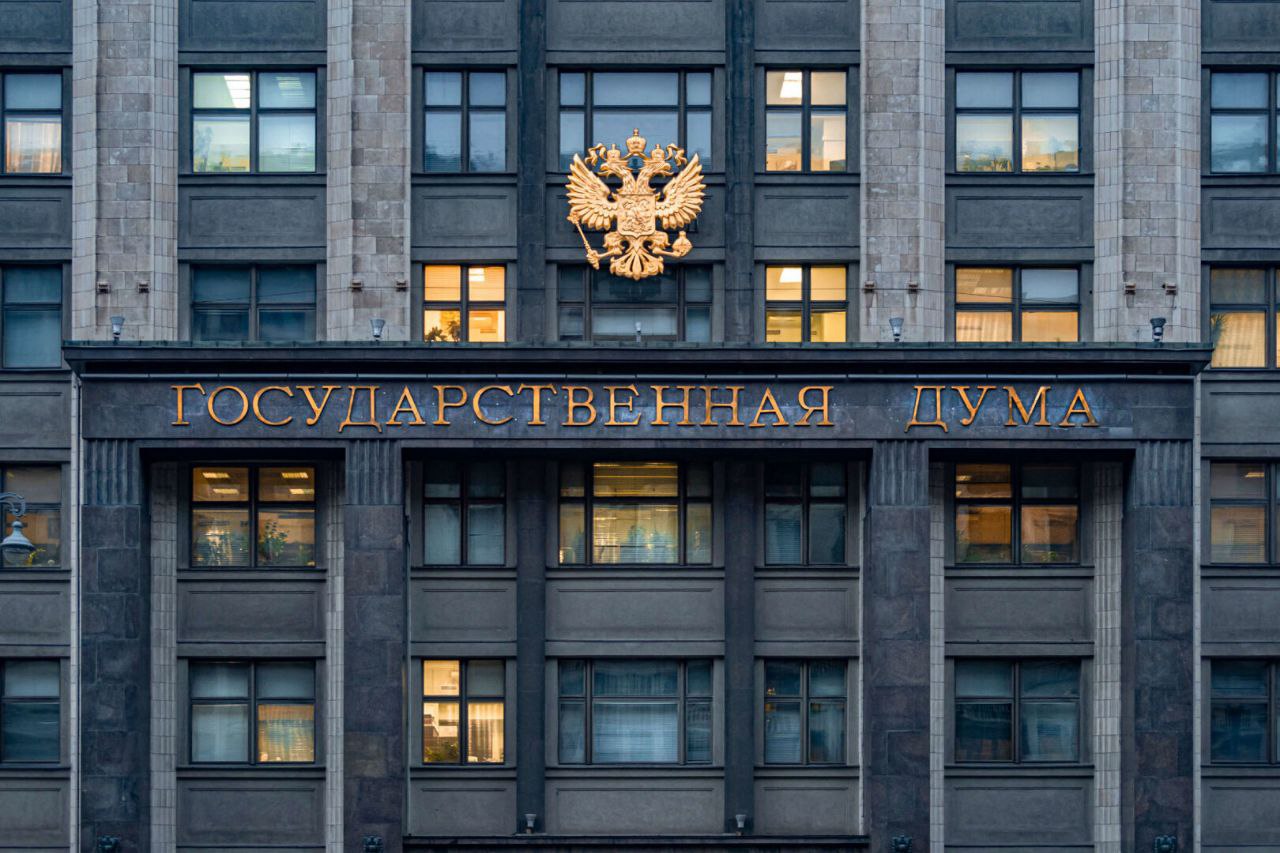 Госдума приняла поправки, ограничивающие рекламу энергетиков