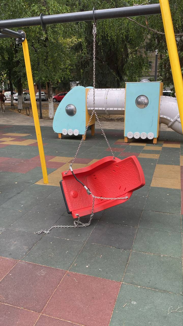 Мэрия Черкесска призвала жителей бережно относиться к детским площадкам города Мэрия Черкесска призвала жителей бережно относиться к детским площадкам города