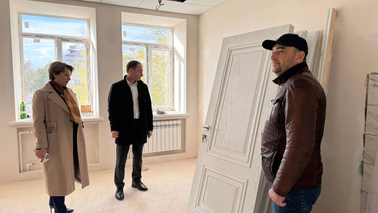 Заместитель председателя Правительства КЧР Евгений Поляков и министр образования и науки КЧР Инна Кравченко посетили специальную (коррекционную) общеобразовательную школу-интернат I вида с целью осмотра хода капитального... Заместитель председателя Правительства КЧР Евгений Поляков и министр образования и науки КЧР Инна Кравченко посетили специальную (коррекционную) общеобразовательную школу-интернат I вида с целью осмотра хода капитального...