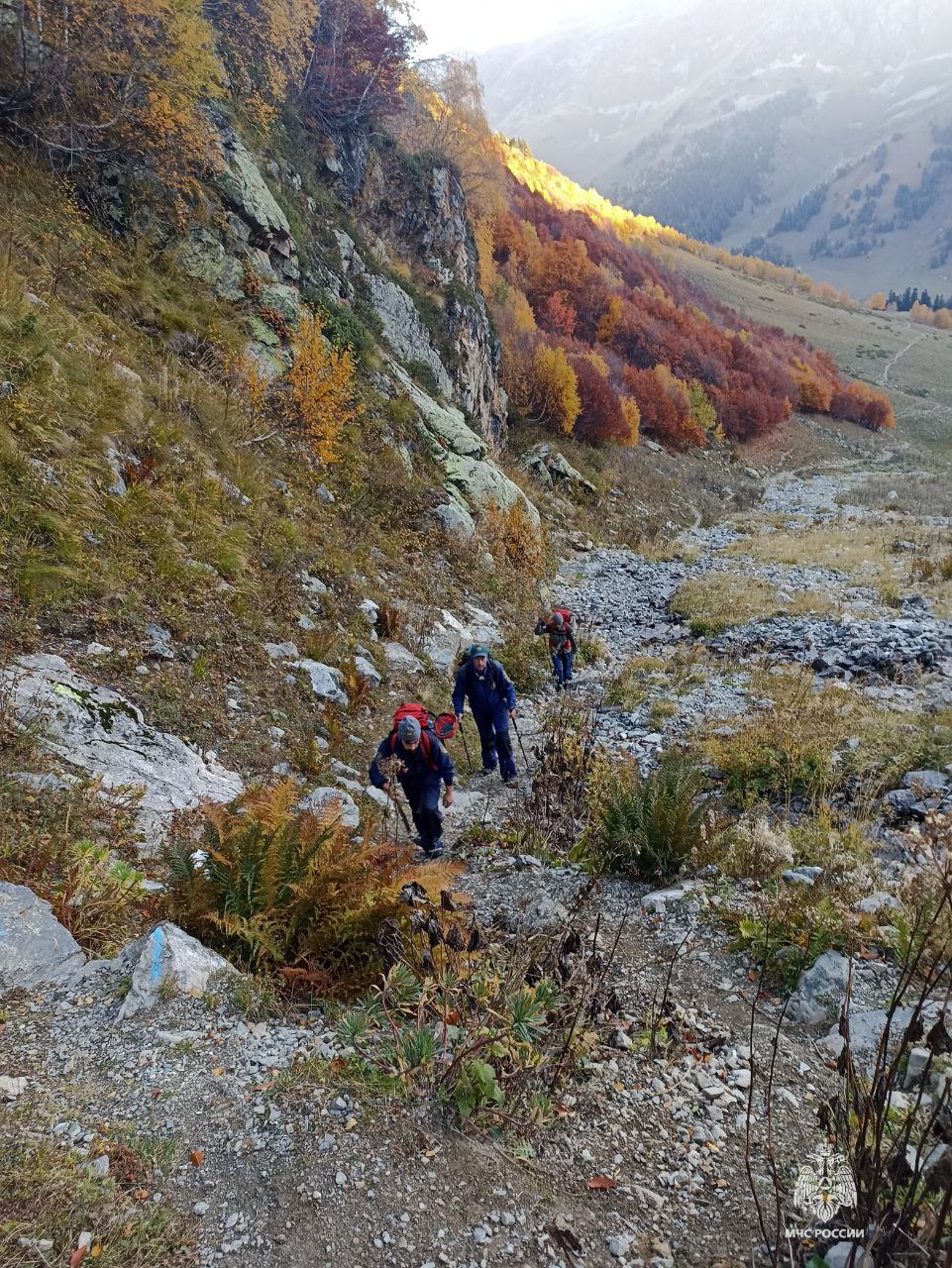 Спасатели МЧС России покорили пик Архызских спасателей Спасатели МЧС России покорили пик Архызских спасателей