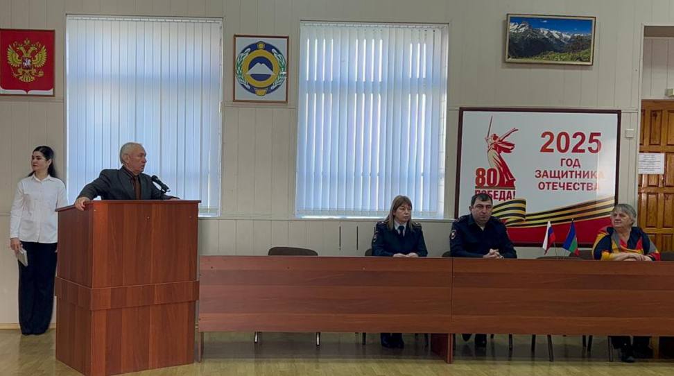 Сотрудники отделения Госавтоинспекции МО МВД России «Адыге-Хабльский» в рамках Месяца безопасности дорожного движения встретились со студентами Аграрно-технологического колледжа посёлка Эркен-Шахар, чтобы обсудить важные... Сотрудники отделения Госавтоинспекции МО МВД России «Адыге-Хабльский» в рамках Месяца безопасности дорожного движения встретились со студентами Аграрно-технологического колледжа посёлка Эркен-Шахар, чтобы обсудить важные...