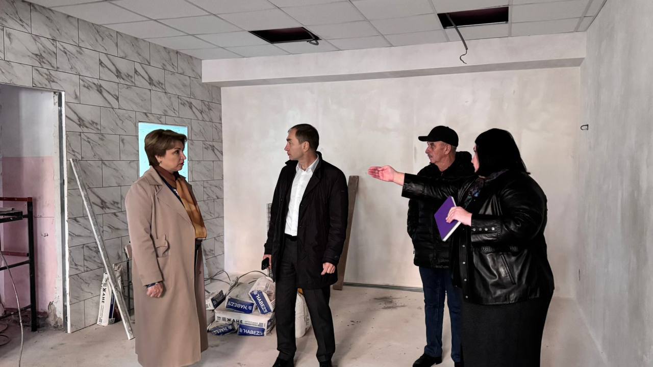 Заместитель председателя Правительства КЧР Евгений Поляков и министр образования и науки КЧР Инна Кравченко посетили специальную (коррекционную) общеобразовательную школу-интернат I вида с целью осмотра хода капитального... Заместитель председателя Правительства КЧР Евгений Поляков и министр образования и науки КЧР Инна Кравченко посетили специальную (коррекционную) общеобразовательную школу-интернат I вида с целью осмотра хода капитального...