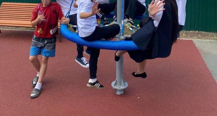 Мэрия Черкесска призвала жителей бережно относиться к детским площадкам города Мэрия Черкесска призвала жителей бережно относиться к детским площадкам города