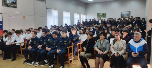 Сотрудники отделения Госавтоинспекции МО МВД России «Адыге-Хабльский» в рамках Месяца безопасности дорожного движения встретились со студентами Аграрно-технологического колледжа посёлка Эркен-Шахар, чтобы обсудить важные...