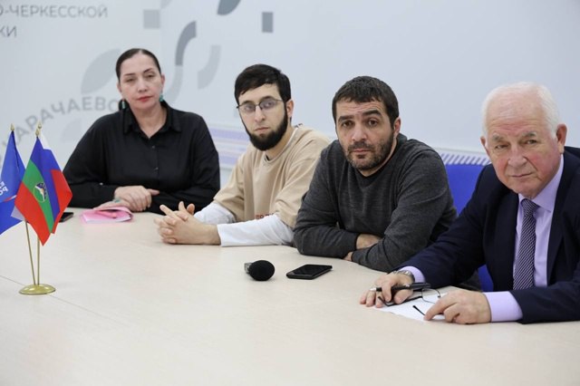 Депутат Народного Собрания КЧР Татьяна Черняева выступила председателем заседания дискуссионного клуба, которое прошло на базе Штаба общественной поддержки КЧРО партии «Единая Россия» Депутат Народного Собрания КЧР Татьяна Черняева выступила председателем заседания дискуссионного клуба, которое прошло на базе Штаба общественной поддержки КЧРО партии «Единая Россия»