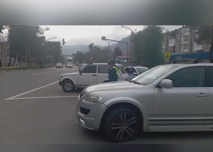 Накануне с целью профилактики и стабилизации обстановки на дорогах региона сотрудники Госавтоинспекции МВД по Карачаево-Черкесской Республике провели масштабные мероприятия, направленные на пресечение грубых нарушений Правил...