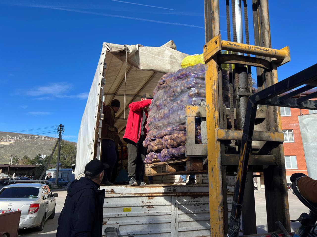 Тыл — фронту. Очередная партия гуманитарной помощи направлена военнослужащим из Карачаево-Черкесии, выполняющим задачи в зоне специальной военной операции Тыл — фронту. Очередная партия гуманитарной помощи направлена военнослужащим из Карачаево-Черкесии, выполняющим задачи в зоне специальной военной операции