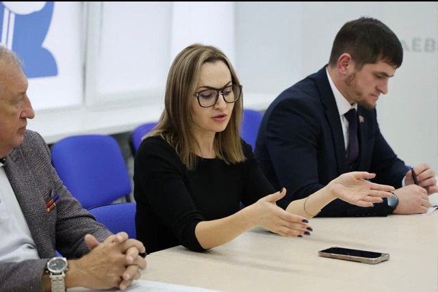 Депутат Народного Собрания КЧР Татьяна Черняева выступила председателем заседания дискуссионного клуба, которое прошло на базе Штаба общественной поддержки КЧРО партии «Единая Россия» Депутат Народного Собрания КЧР Татьяна Черняева выступила председателем заседания дискуссионного клуба, которое прошло на базе Штаба общественной поддержки КЧРО партии «Единая Россия»