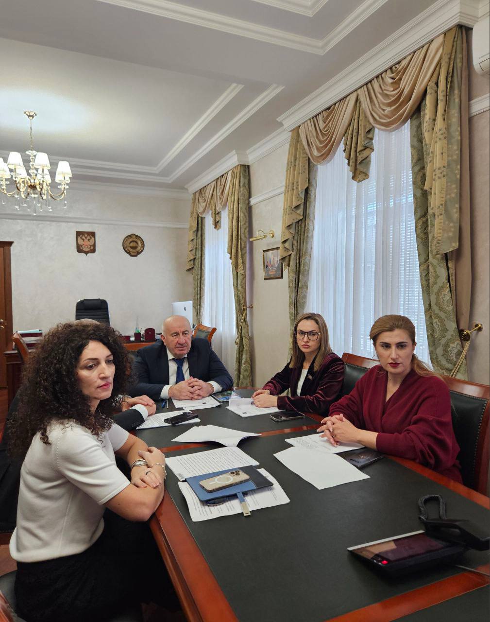 Сегодня вместе с коллегами Хасаном Хубиевым -председателем Комитета по здравоохранению, социальной политике и спорту, Динарой Камурзаевой - Министром здравоохранения Карачаево-Черкесской Республики, а также с депутатами... Сегодня вместе с коллегами Хасаном Хубиевым -председателем Комитета по здравоохранению, социальной политике и спорту, Динарой Камурзаевой - Министром здравоохранения Карачаево-Черкесской Республики, а также с депутатами...