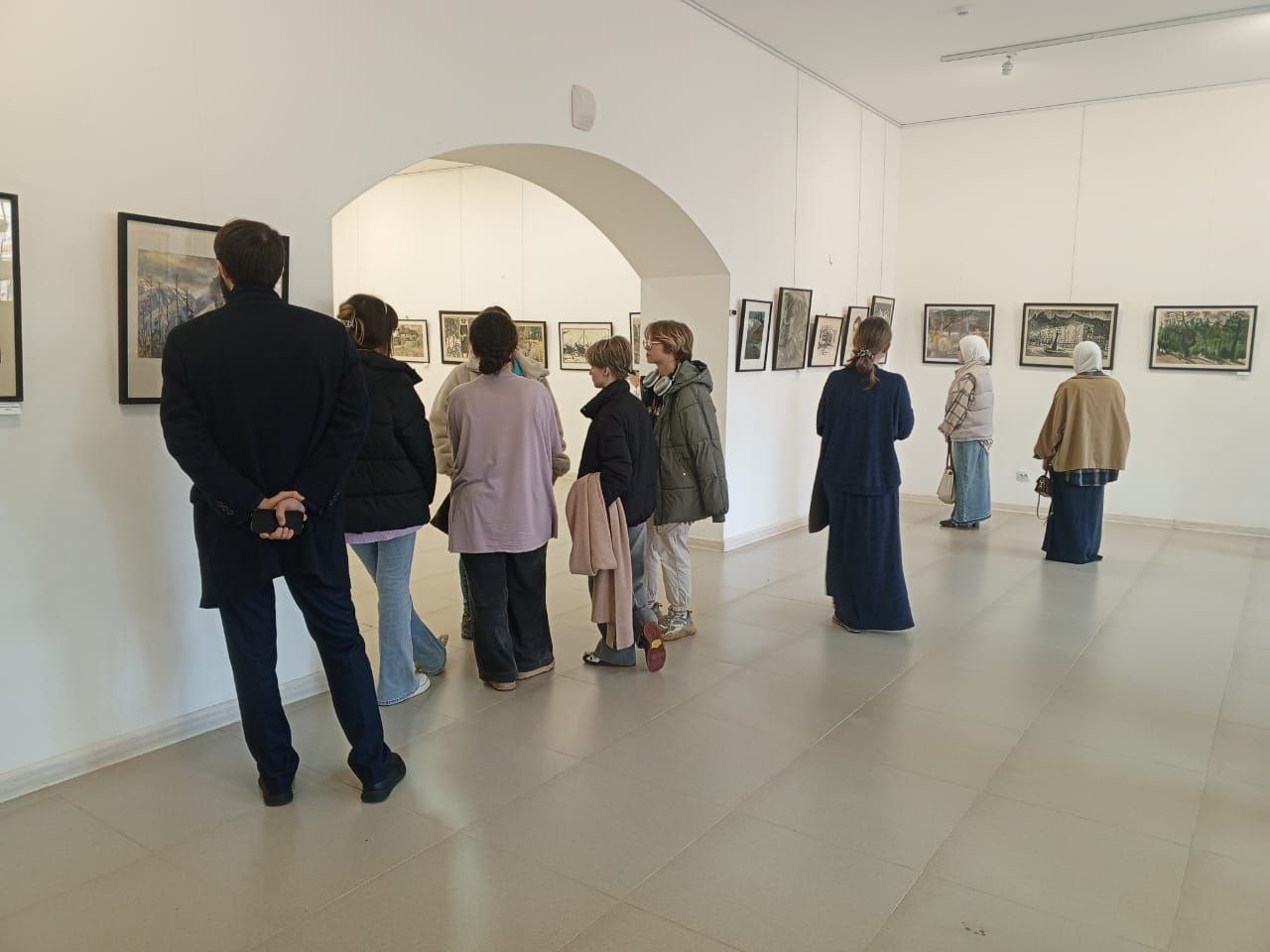 В эти минуты в Картинной галерее, в Черкесске, проходит церемония открытия двух выставок картин: " Забвению не подлежит" и "Преемственность искусства" В эти минуты в Картинной галерее, в Черкесске, проходит церемония открытия двух выставок картин: " Забвению не подлежит" и "Преемственность искусства"