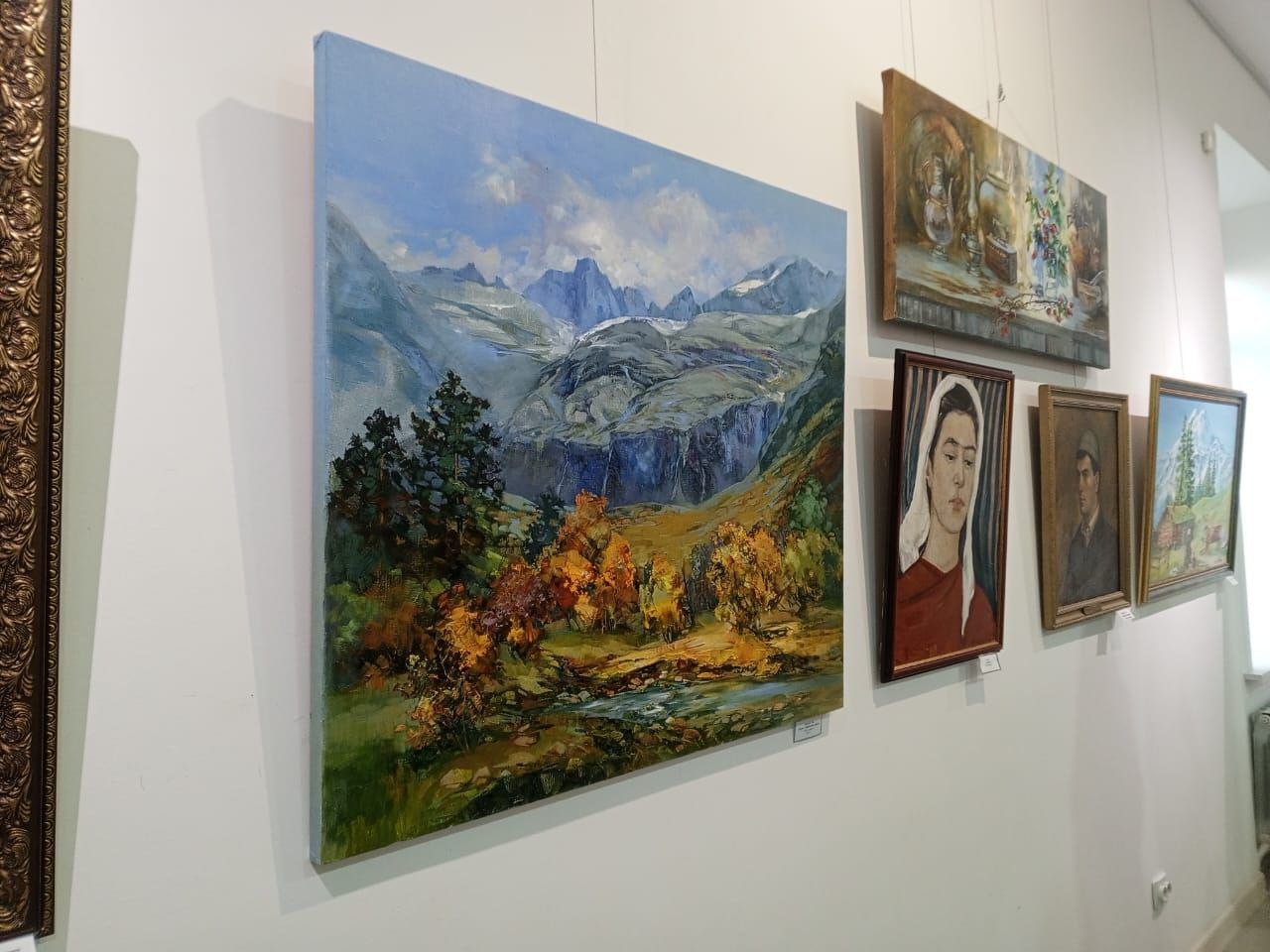 В эти минуты в Картинной галерее, в Черкесске, проходит церемония открытия двух выставок картин: " Забвению не подлежит" и "Преемственность искусства" В эти минуты в Картинной галерее, в Черкесске, проходит церемония открытия двух выставок картин: " Забвению не подлежит" и "Преемственность искусства"