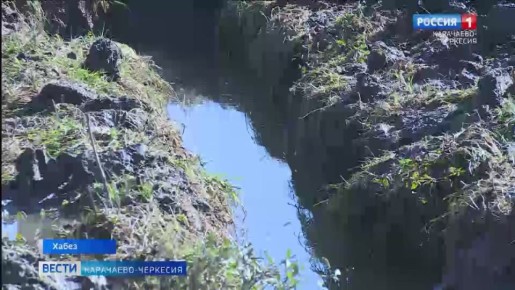 В Хабезе на днях прорвало одну из водопроводных труб, которым в большинстве своем около 50 лет