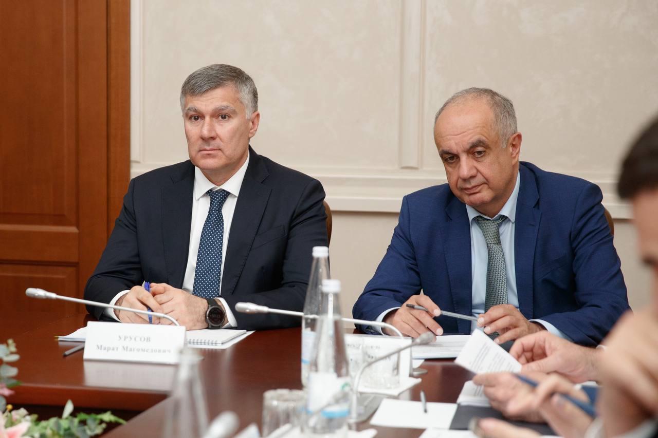 Премьер-министр КЧР Мурат Аргунов провел заседание Правительства Карачаево-Черкесии, на котором было рассмотрено порядка 20 вопросов Премьер-министр КЧР Мурат Аргунов провел заседание Правительства Карачаево-Черкесии, на котором было рассмотрено порядка 20 вопросов