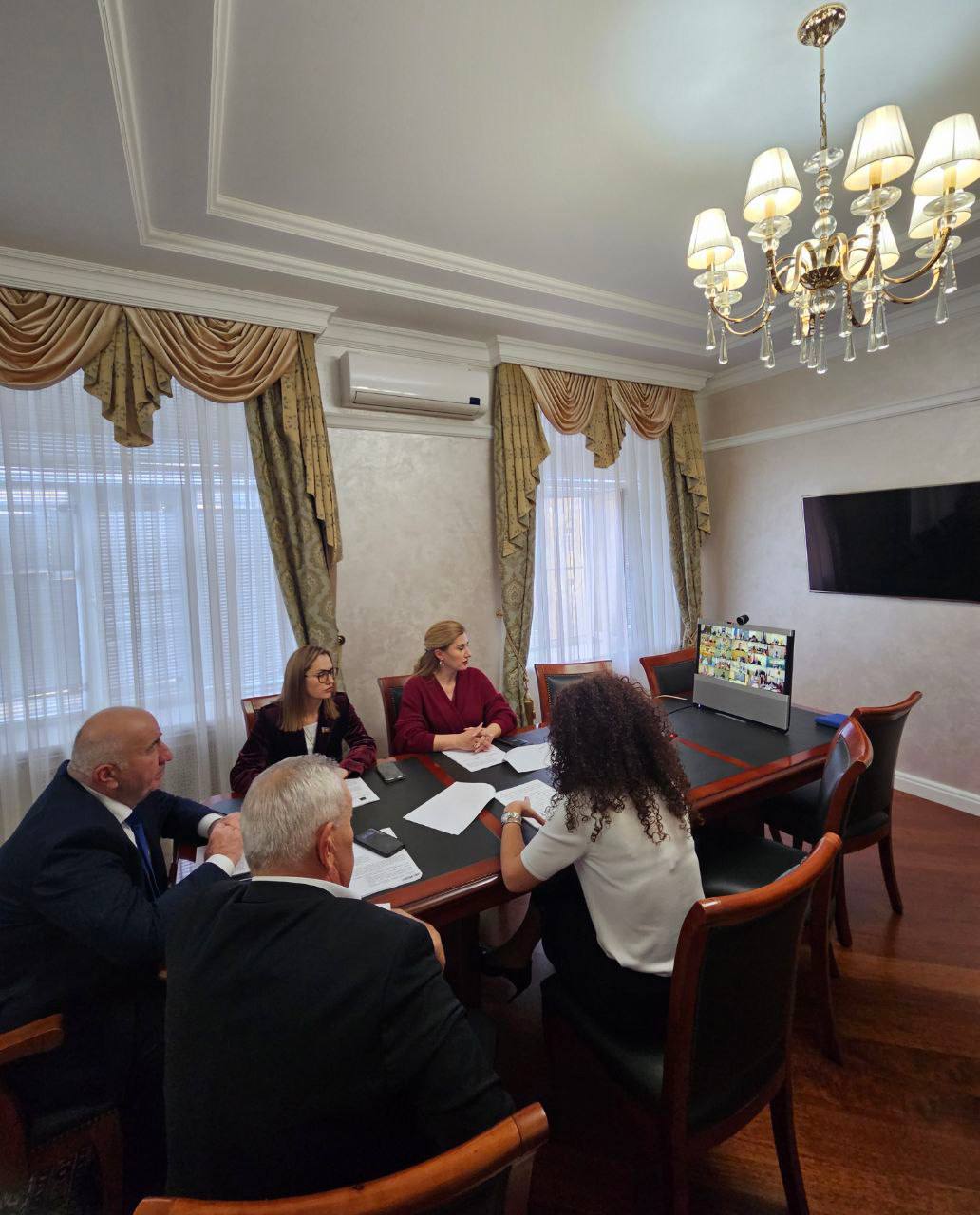 Сегодня вместе с коллегами Хасаном Хубиевым -председателем Комитета по здравоохранению, социальной политике и спорту, Динарой Камурзаевой - Министром здравоохранения Карачаево-Черкесской Республики, а также с депутатами... Сегодня вместе с коллегами Хасаном Хубиевым -председателем Комитета по здравоохранению, социальной политике и спорту, Динарой Камурзаевой - Министром здравоохранения Карачаево-Черкесской Республики, а также с депутатами...