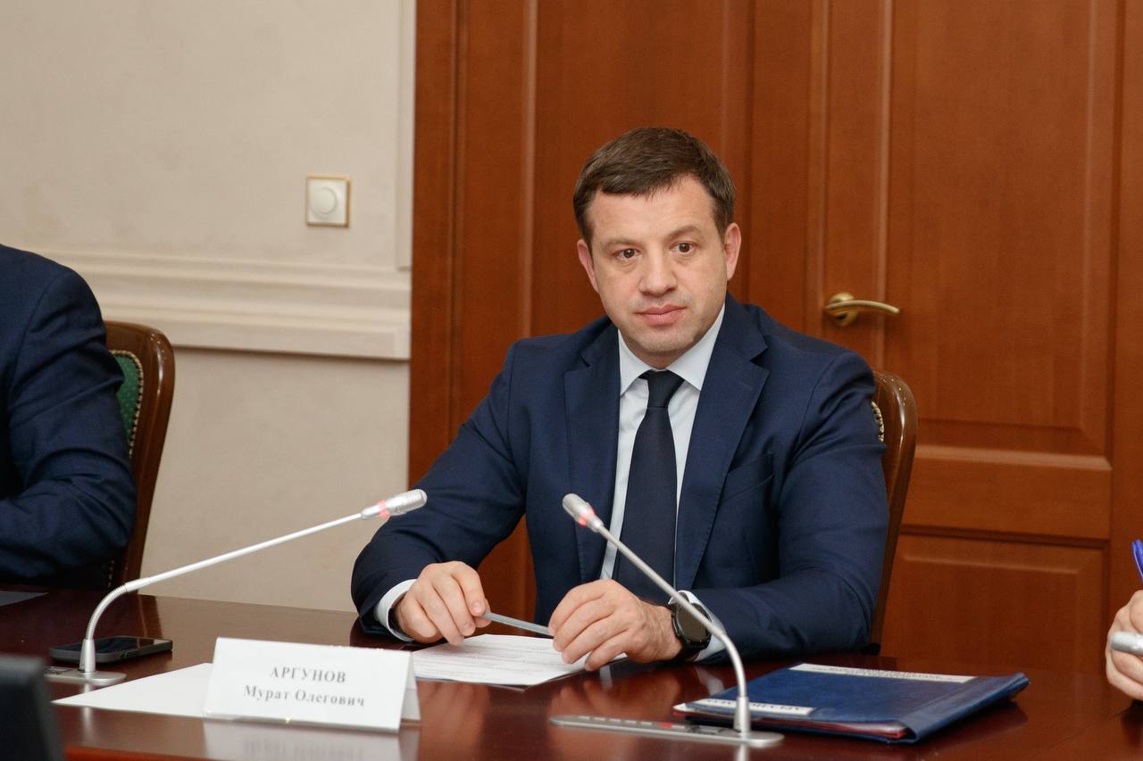 Премьер-министр КЧР Мурат Аргунов провел заседание Правительства Карачаево-Черкесии, на котором было рассмотрено порядка 20 вопросов Премьер-министр КЧР Мурат Аргунов провел заседание Правительства Карачаево-Черкесии, на котором было рассмотрено порядка 20 вопросов