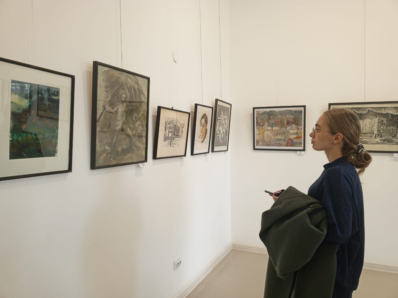 В эти минуты в Картинной галерее, в Черкесске, проходит церемония открытия двух выставок картин: " Забвению не подлежит" и "Преемственность искусства" В эти минуты в Картинной галерее, в Черкесске, проходит церемония открытия двух выставок картин: " Забвению не подлежит" и "Преемственность искусства"