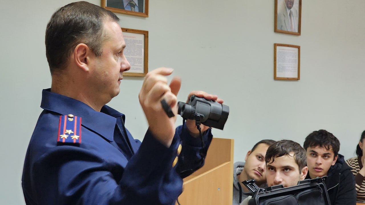 Криминалисты регионального СК России провели профориентационную и профилактическую встречу со студентами республиканского вуза Криминалисты регионального СК России провели профориентационную и профилактическую встречу со студентами республиканского вуза