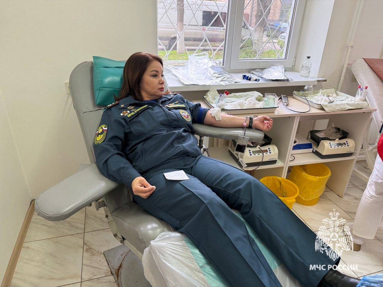 В рамках 35-летия МЧС России сотрудники чрезвычайного ведомства провели донорскую акцию В рамках 35-летия МЧС России сотрудники чрезвычайного ведомства провели донорскую акцию