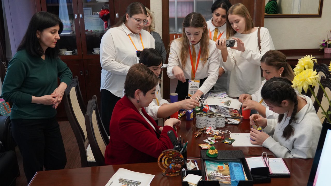 «Значимый взрослый» - так называется совместный всероссийский проект, реализуемый «Движением Первых» и платформой «Добро.рф» при поддержке Минпросвещения России и Росмолодежи «Значимый взрослый» - так называется совместный всероссийский проект, реализуемый «Движением Первых» и платформой «Добро.рф» при поддержке Минпросвещения России и Росмолодежи