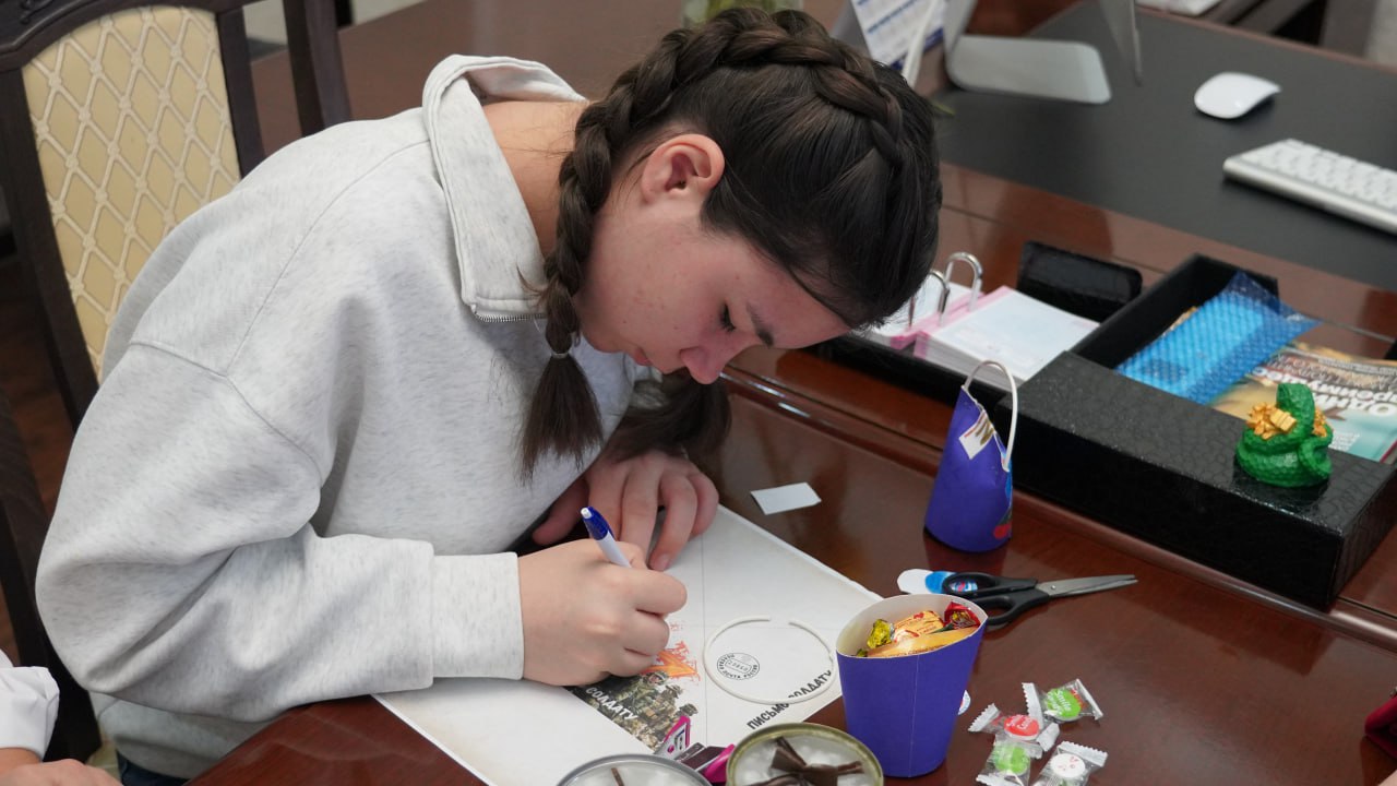 «Значимый взрослый» - так называется совместный всероссийский проект, реализуемый «Движением Первых» и платформой «Добро.рф» при поддержке Минпросвещения России и Росмолодежи «Значимый взрослый» - так называется совместный всероссийский проект, реализуемый «Движением Первых» и платформой «Добро.рф» при поддержке Минпросвещения России и Росмолодежи