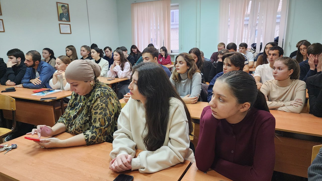 Криминалисты регионального СК России провели профориентационную и профилактическую встречу со студентами республиканского вуза Криминалисты регионального СК России провели профориентационную и профилактическую встречу со студентами республиканского вуза