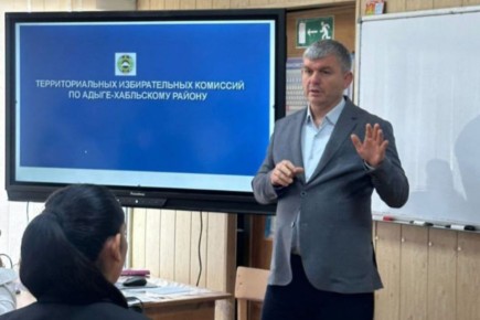 В АДЫГЕ-ХАБЛЬСКОМ РАЙОНЕ ПРОВЕЛИ КЛАССНЫЙ ЧАС ПО ИЗБИРАТЕЛЬНОМУ ПРАВУ СРЕДИ ШКОЛЬНИКОВ
