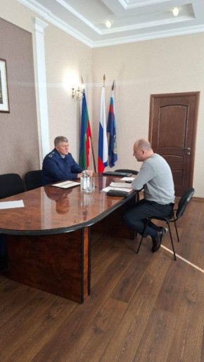 Жители республиканской столицы приняты на личном приеме заместителем прокурора Карачаево-Черкесской Республики Дмитрием Кривошеевым