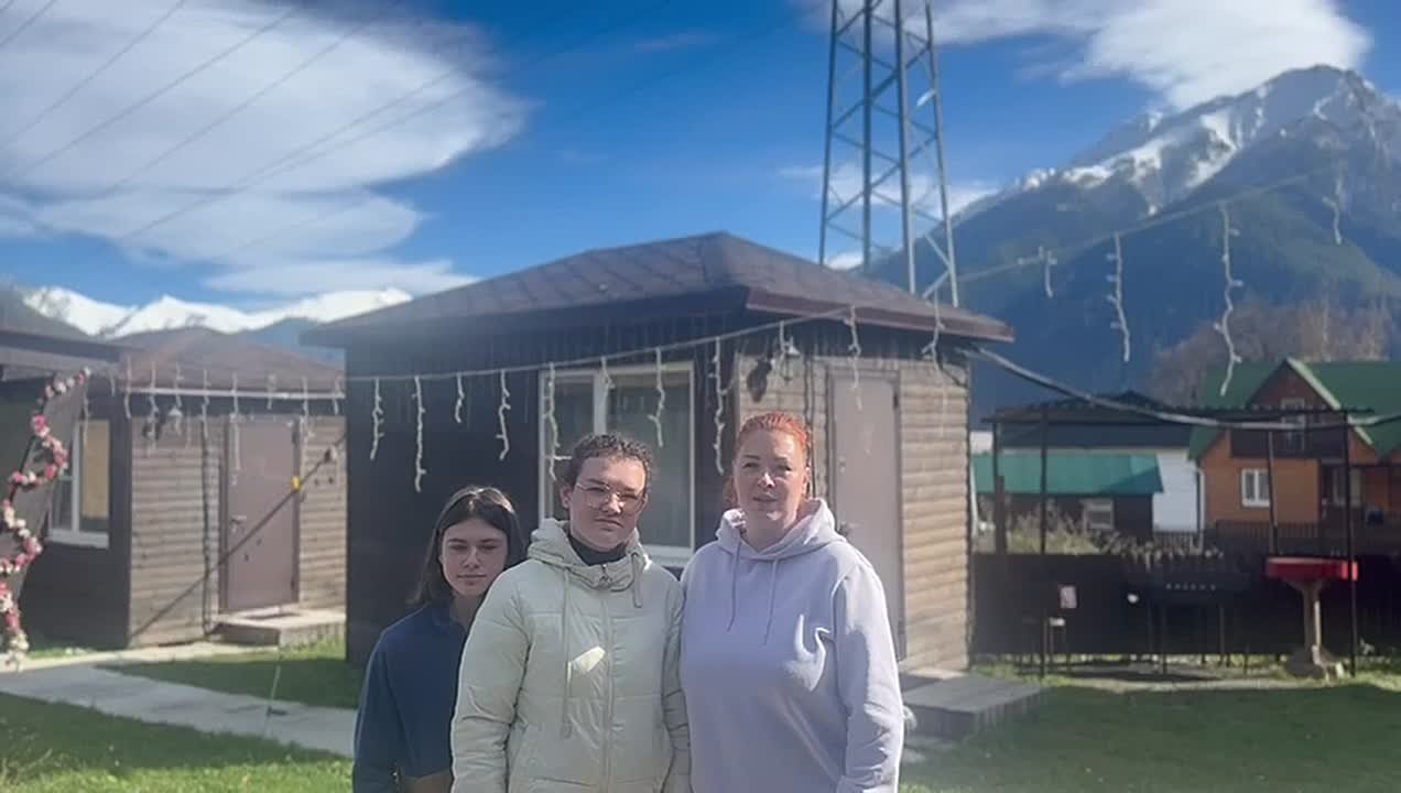 К челленджу «Пропусти пешехода» присоединилась семья из соседнего Ставропольского края , отдыхающая в п. Архыз