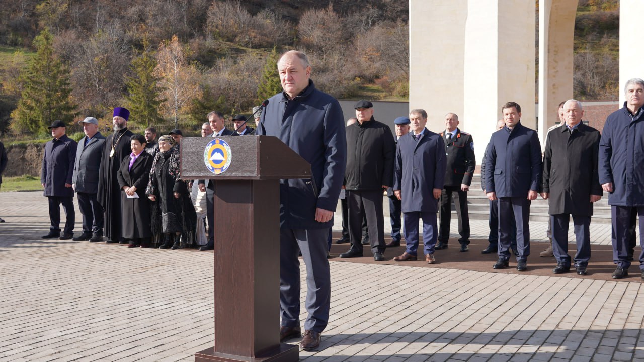 На территории Мемориального комплекса памяти жертв депортации карачаевского народа состоялось траурное мероприятие, приуроченное к 82-й годовщине этого трагического события На территории Мемориального комплекса памяти жертв депортации карачаевского народа состоялось траурное мероприятие, приуроченное к 82-й годовщине этого трагического события