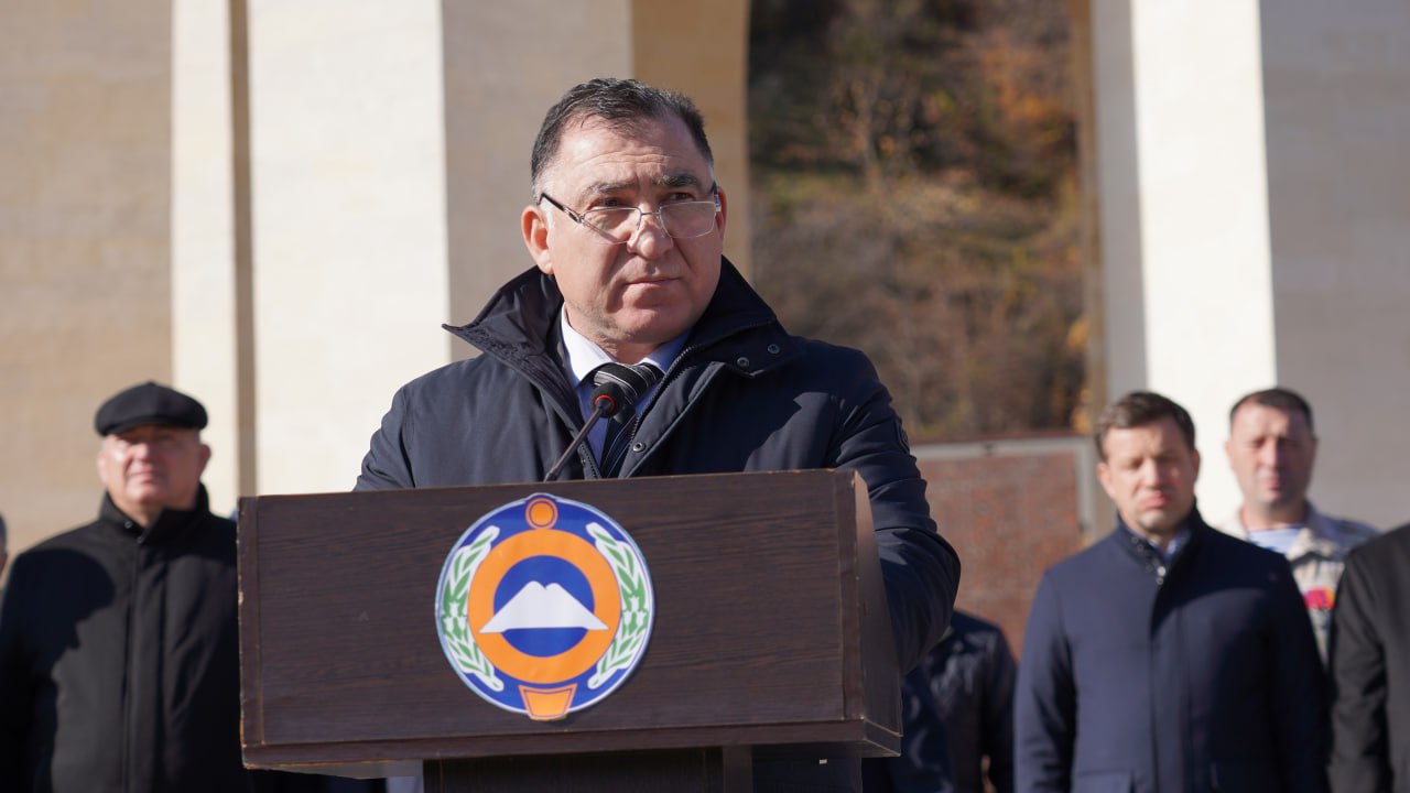 На территории Мемориального комплекса памяти жертв депортации карачаевского народа состоялось траурное мероприятие, приуроченное к 82-й годовщине этого трагического события На территории Мемориального комплекса памяти жертв депортации карачаевского народа состоялось траурное мероприятие, приуроченное к 82-й годовщине этого трагического события