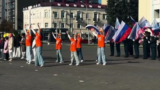 Более 200 детей Черкесска поздравили родной город с Днем народного единства