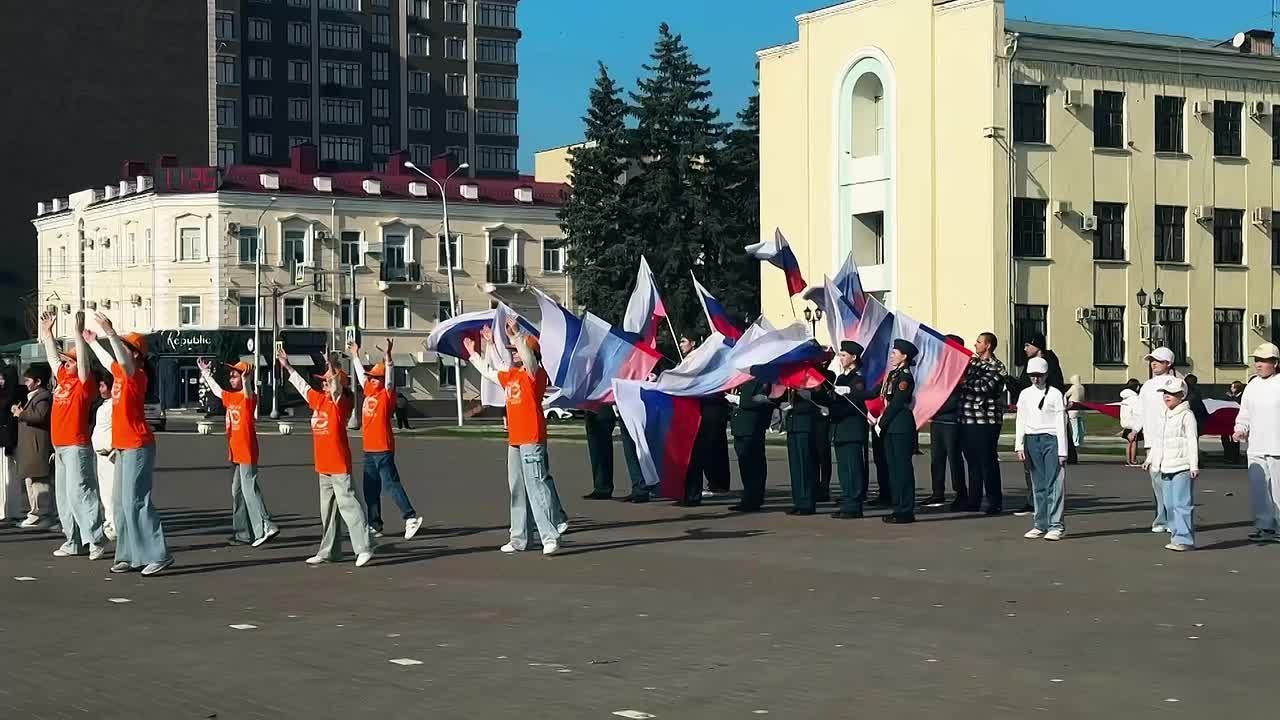 Алексей Баскаев: Прямо сейчас более 200 детей Черкесска поздравили родной город с Днем народного единства