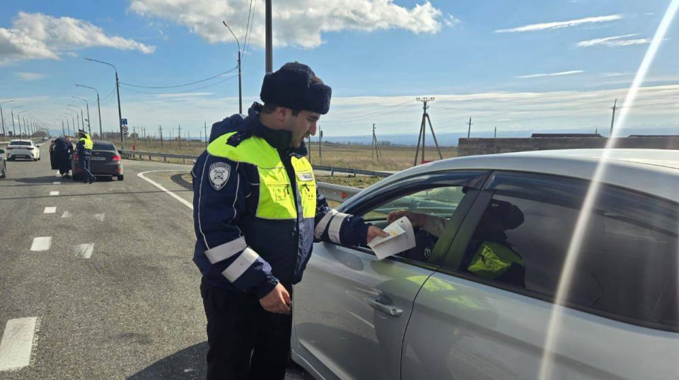 Сотрудники Госавтоинспекции Отдела МВД России по Прикубанскому району провели профилактическую акцию, направленную на повышение безопасности дорожного движения и предупреждение мошенничества Сотрудники Госавтоинспекции Отдела МВД России по Прикубанскому району провели профилактическую акцию, направленную на повышение безопасности дорожного движения и предупреждение мошенничества