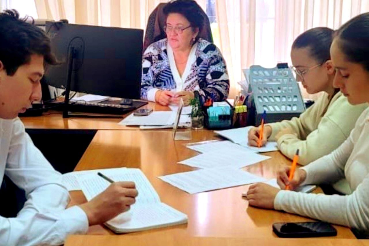 ШКОЛЬНИКИ ИЗ КАРАЧАЕВО-ЧЕРКЕСИИ АКТИВНО ГОТОВЯТСЯ К УЧАСТИЮ В ОЛИМПИАДЕ «СОФИУМ» ШКОЛЬНИКИ ИЗ КАРАЧАЕВО-ЧЕРКЕСИИ АКТИВНО ГОТОВЯТСЯ К УЧАСТИЮ В ОЛИМПИАДЕ «СОФИУМ»