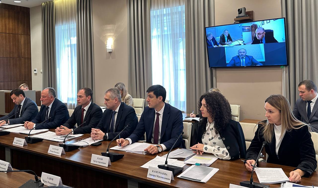 Глава Карачаево-Черкесии Рашид Темрезов провел совещание по вопросу реализации инвестиционных проектов на территории Малокарачаевского и Карачаевского районов республики Глава Карачаево-Черкесии Рашид Темрезов провел совещание по вопросу реализации инвестиционных проектов на территории Малокарачаевского и Карачаевского районов республики