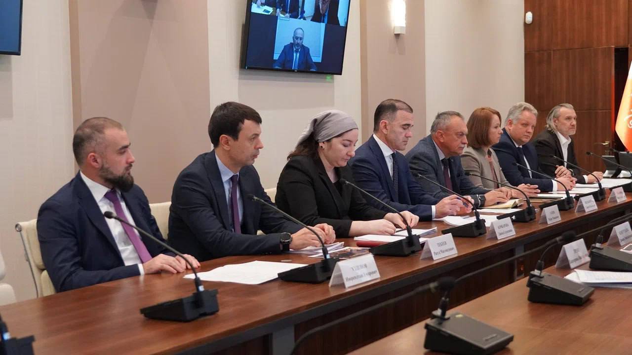 Глава Карачаево-Черкесии Рашид Темрезов провел совещание по вопросу реализации инвестиционных проектов на территории Малокарачаевского и Карачаевского районов республики Глава Карачаево-Черкесии Рашид Темрезов провел совещание по вопросу реализации инвестиционных проектов на территории Малокарачаевского и Карачаевского районов республики