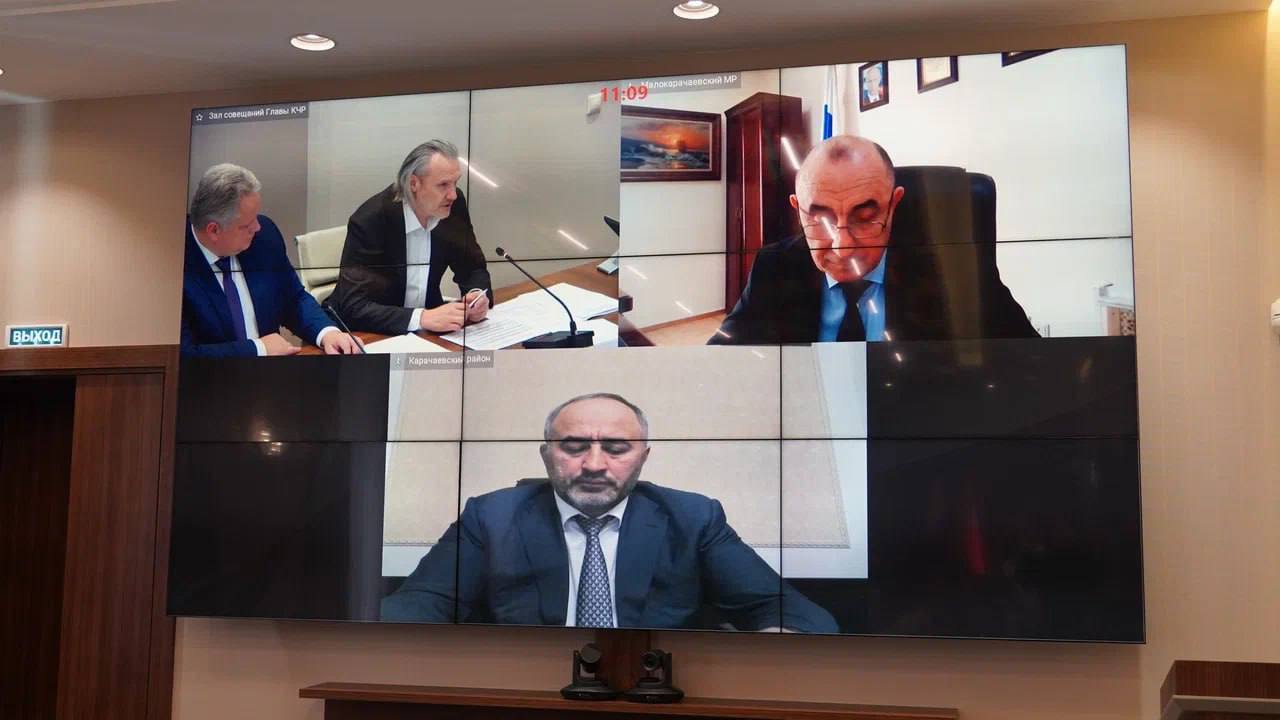 Глава Карачаево-Черкесии Рашид Темрезов провел совещание по вопросу реализации инвестиционных проектов на территории Малокарачаевского и Карачаевского районов республики Глава Карачаево-Черкесии Рашид Темрезов провел совещание по вопросу реализации инвестиционных проектов на территории Малокарачаевского и Карачаевского районов республики