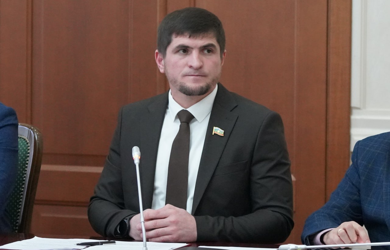 Дахир Мутчаев провел расширенное заседание Комитета по местному самоуправлению, на котором рассмотрели ряд вопросов