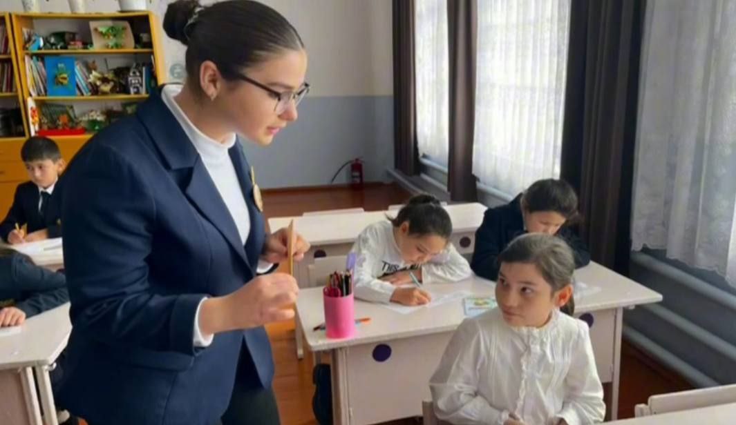 Солдатам с любовью. Ученики школы села Светлое приняли участие в акции «Солдатам с любовью» и подготовили трогательные письма для бойцов, которые несут службу, защищая мир и спокойствие нашей Родины Солдатам с любовью. Ученики школы села Светлое приняли участие в акции «Солдатам с любовью» и подготовили трогательные письма для бойцов, которые несут службу, защищая мир и спокойствие нашей Родины