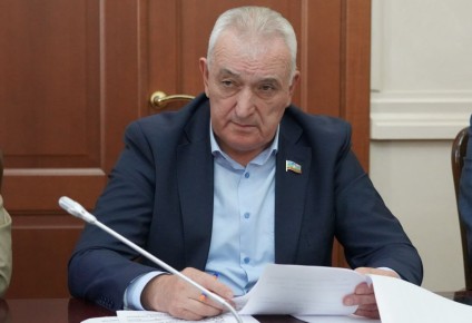 Хасан Хубиев провел заседание Комитета по здравоохранению, социальной политике и спорту, на котором при участии членов Правительства КЧР и ряда ведомств рассмотрели 5 вопросов предстоящей сессии