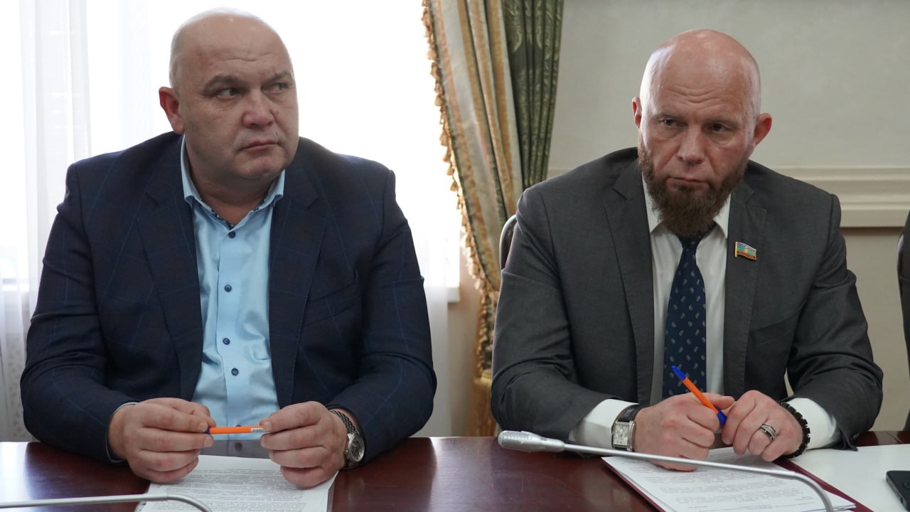 Хасан Хубиев провел заседание Комитета по здравоохранению, социальной политике и спорту, на котором при участии членов Правительства КЧР и ряда ведомств рассмотрели 5 вопросов предстоящей сессии Хасан Хубиев провел заседание Комитета по здравоохранению, социальной политике и спорту, на котором при участии членов Правительства КЧР и ряда ведомств рассмотрели 5 вопросов предстоящей сессии