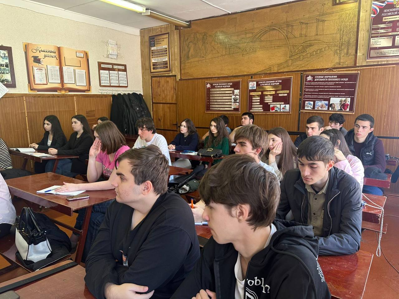 Учащиеся колледжа узнали о работе участкового из первых уст Учащиеся колледжа узнали о работе участкового из первых уст